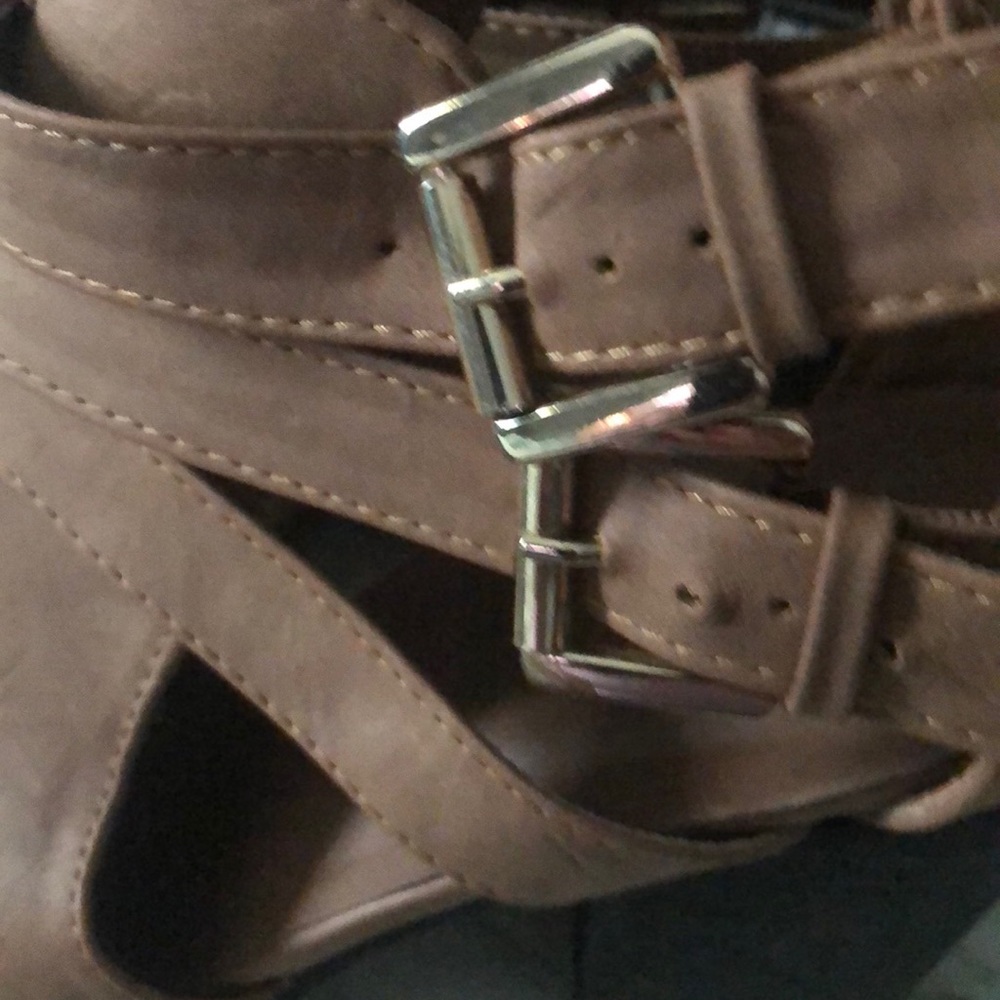Brown ankle booties - Picture 2 of 4